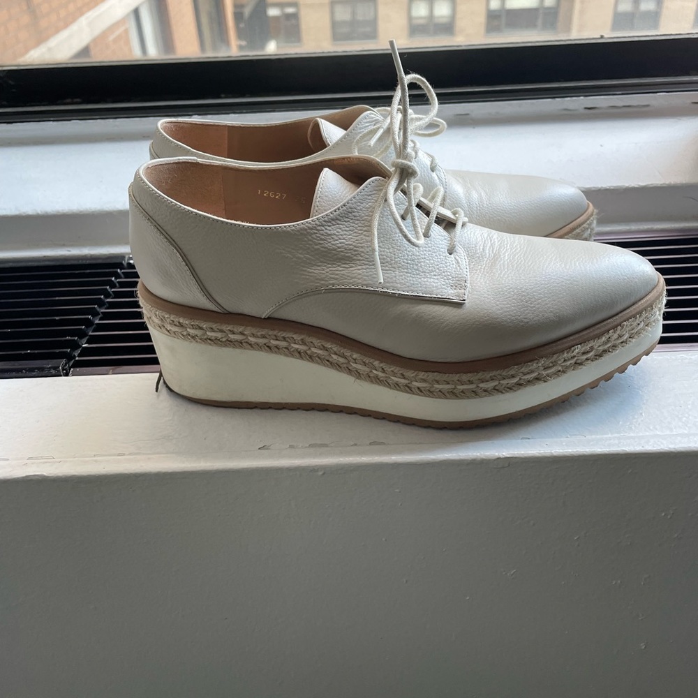 Selling these LK BENNETT Oxford shoes
EUR 37 / 4 UK